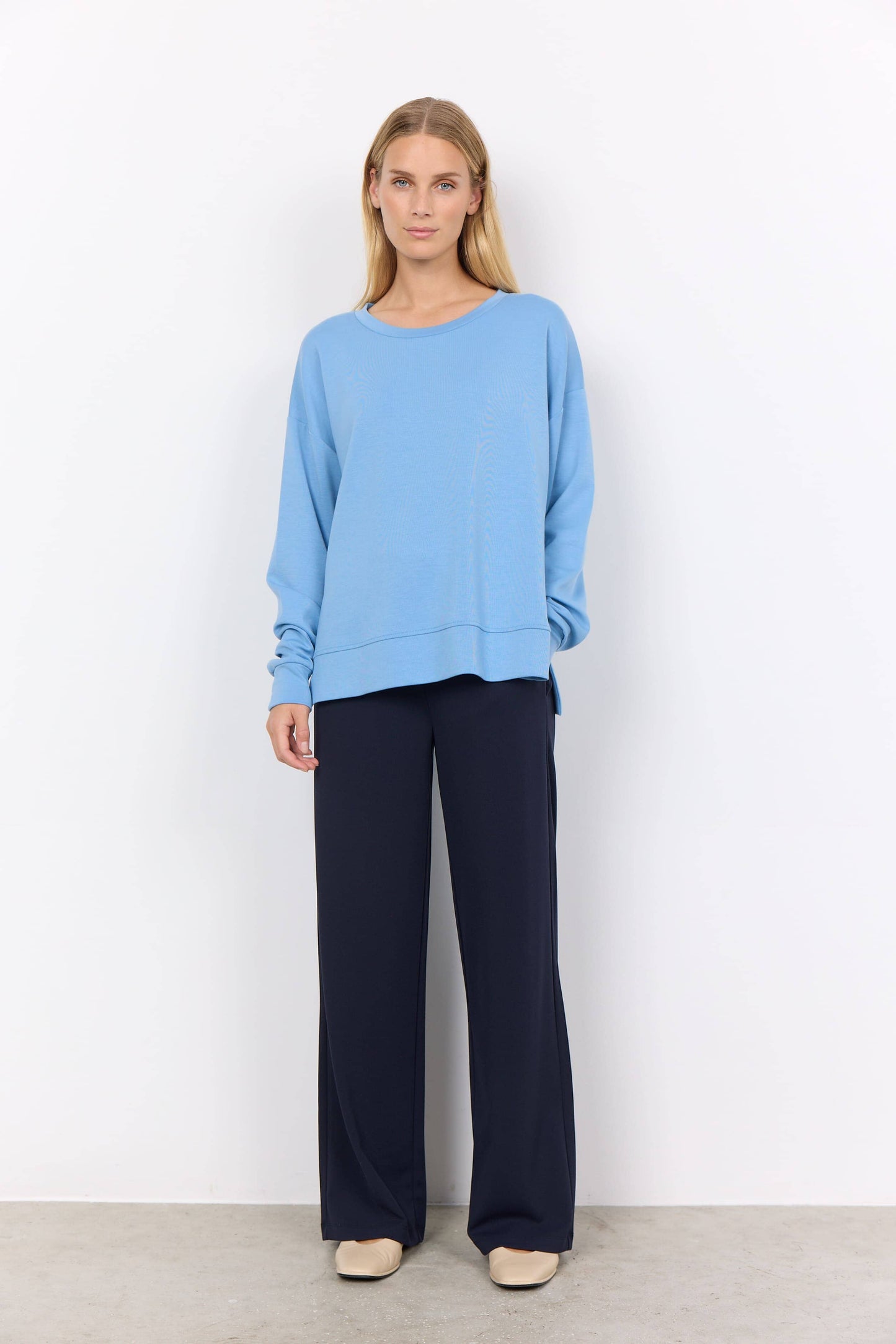Banu Long Sleeve Sweatshirt in Crystal Blue Sweatshirt Soyaconcept 