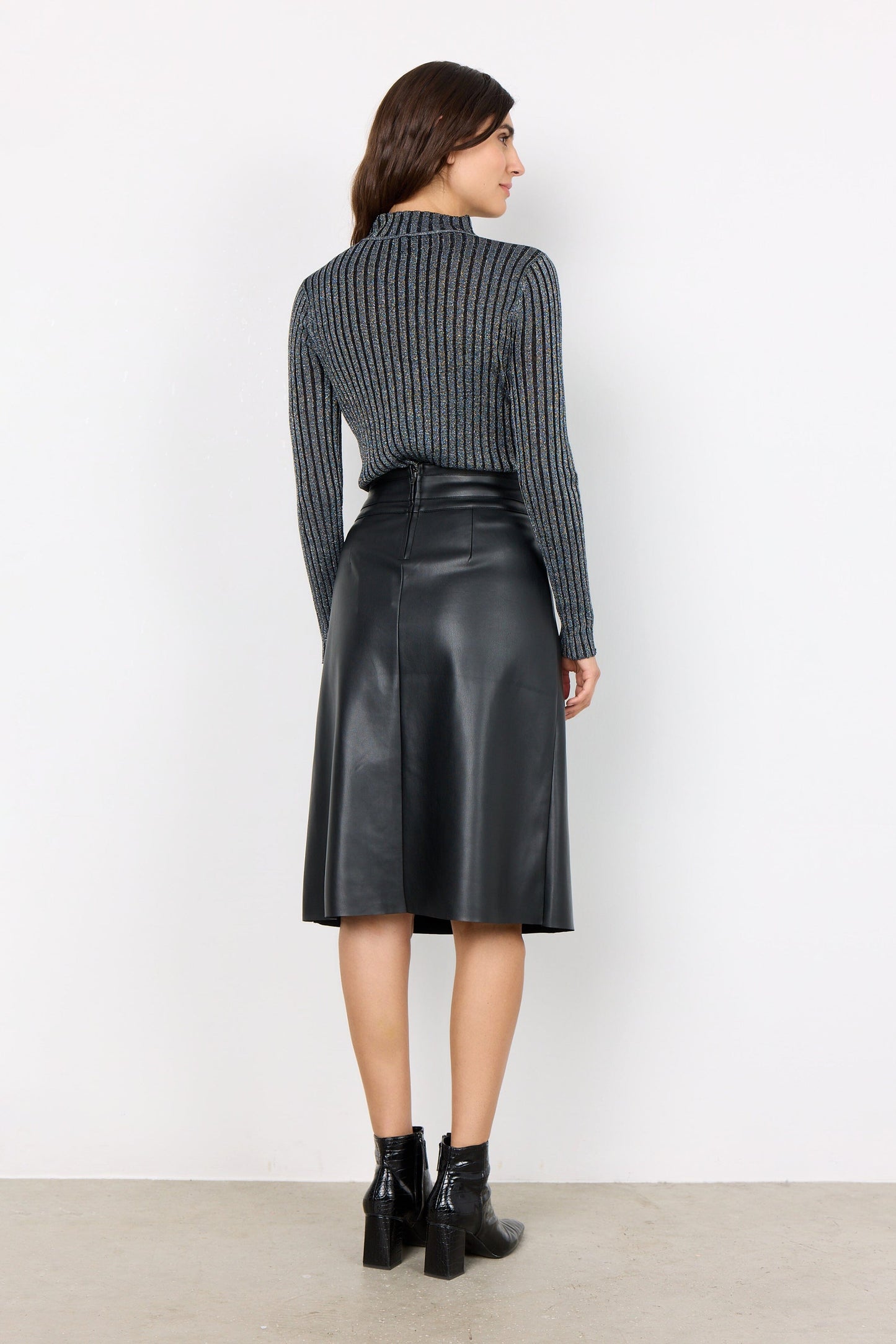 Beckie Skirt in Black Skirt Soyaconcept
