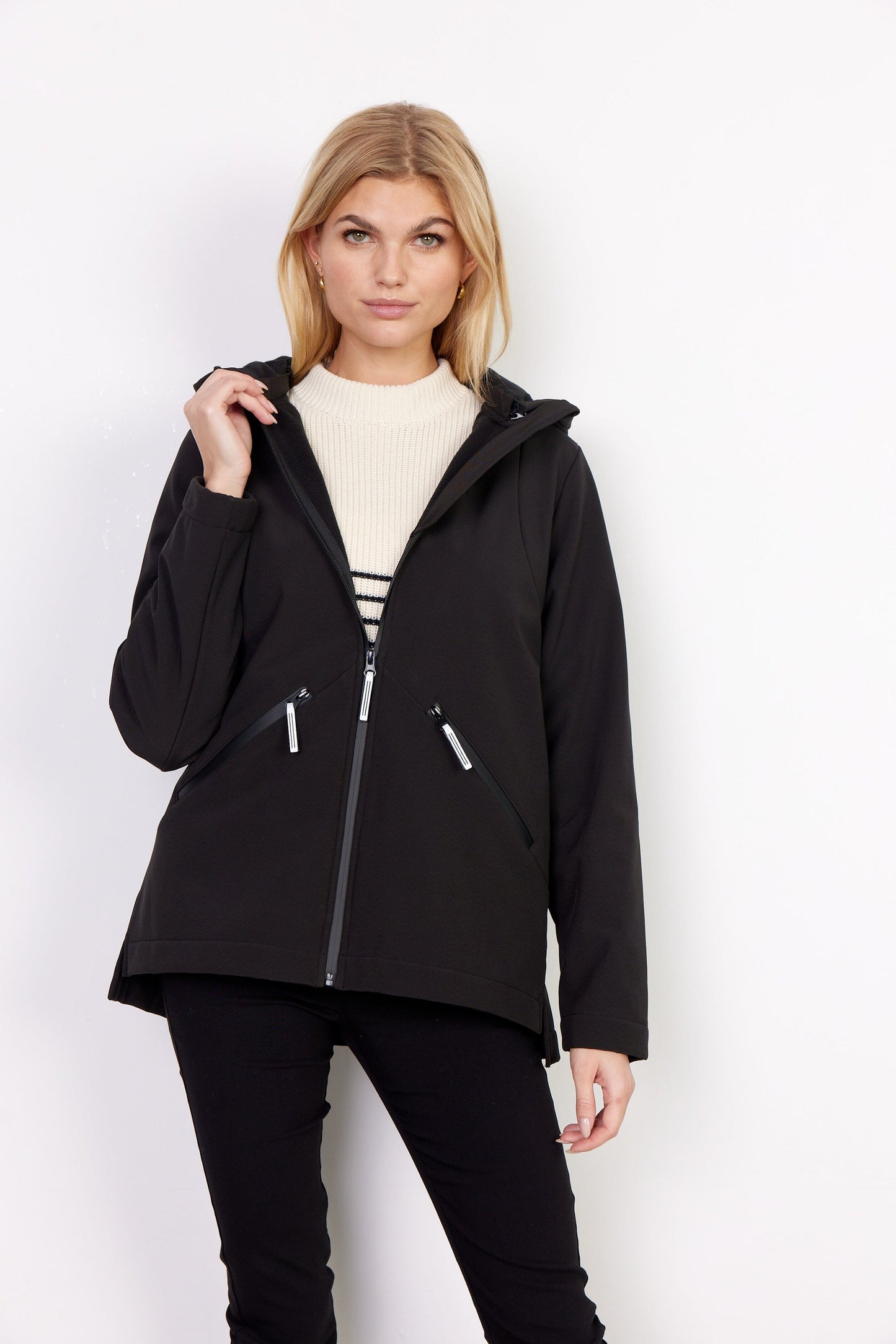 Julla Jacket in Black Jacket Soyaconcept