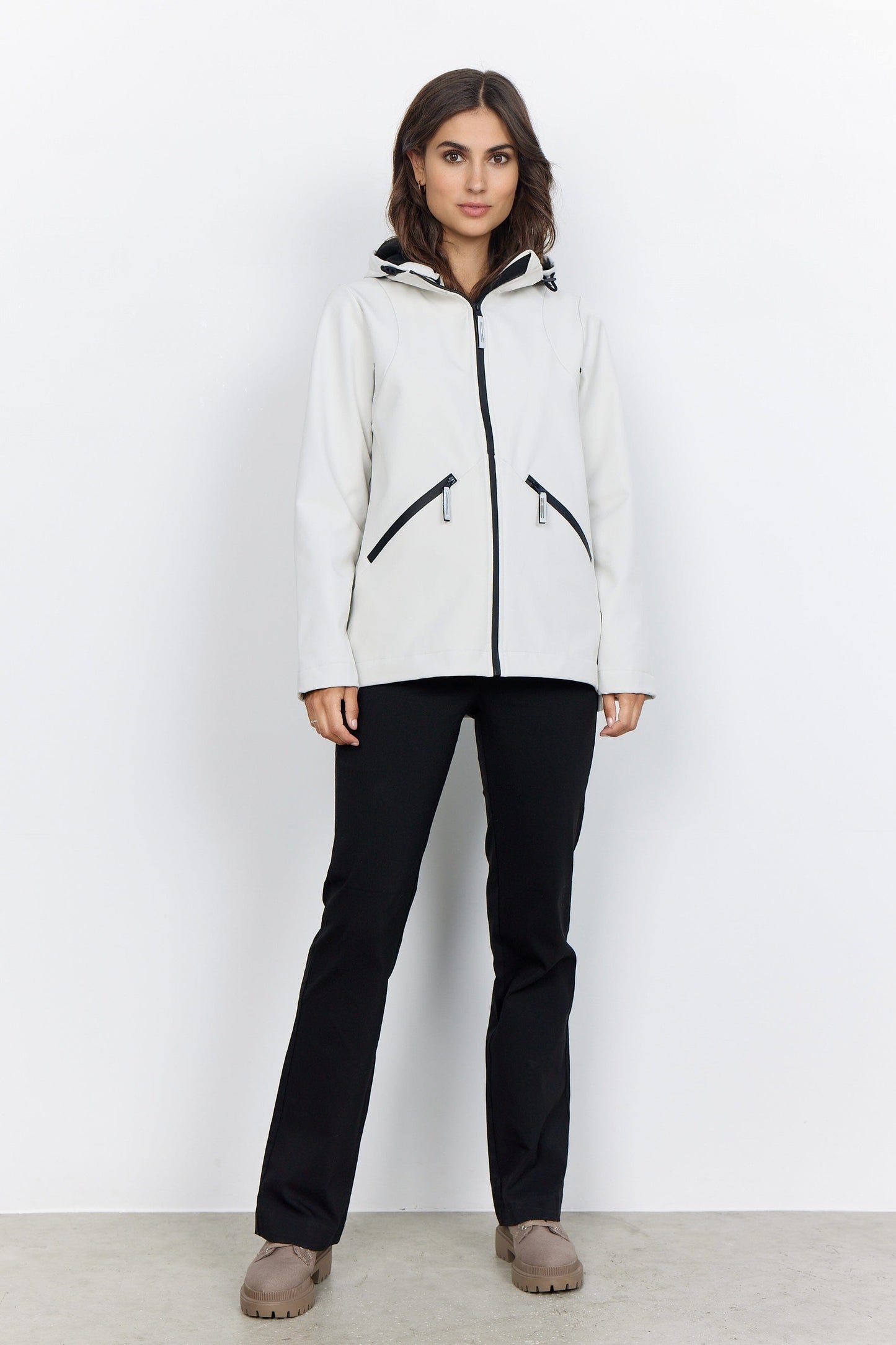 Julla Jacket with Side Pockets in Cream Jacket Soyaconcept