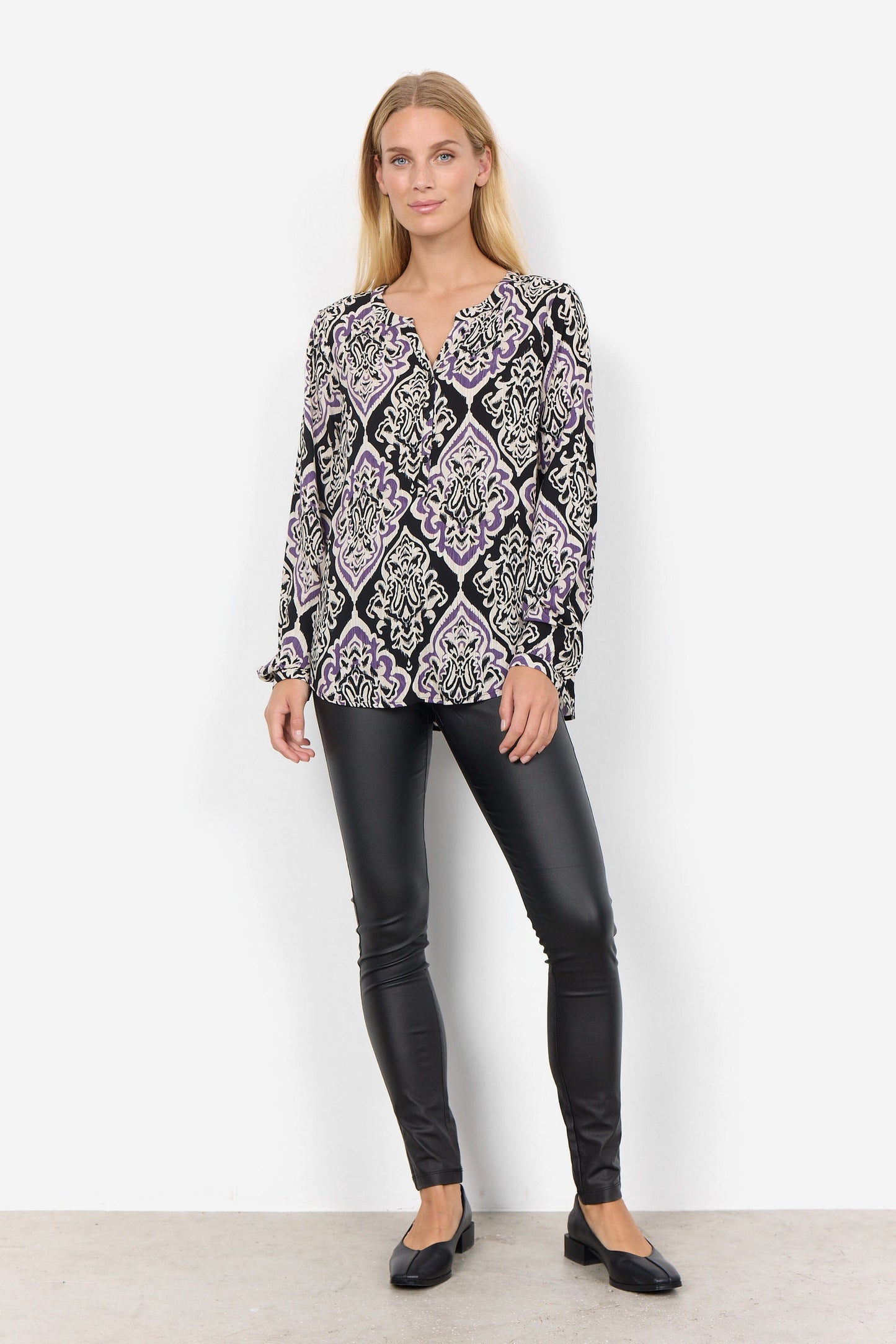 Vernia Blouse in Grape Blouse Soyaconcept
