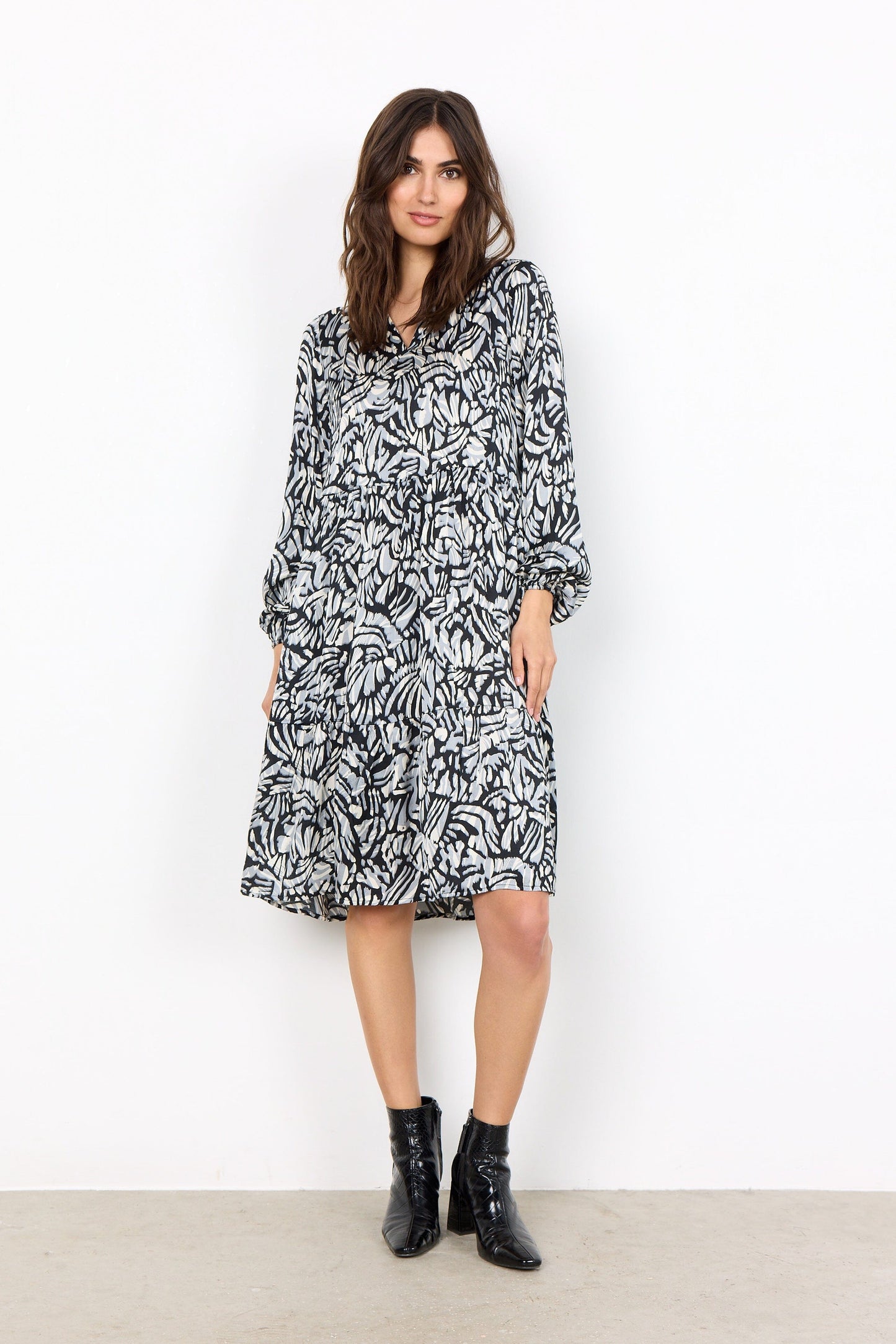 Vian Dress in Stone Grey Combi Dress Soyaconcept