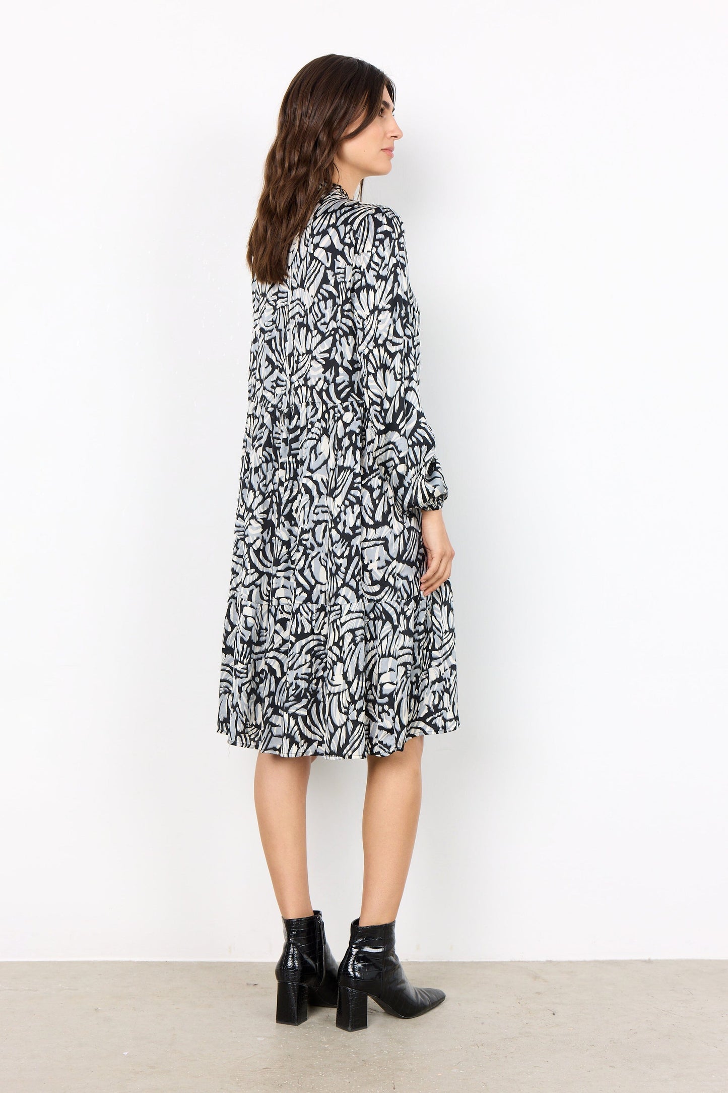 Vian Dress in Stone Grey Combi Dress Soyaconcept