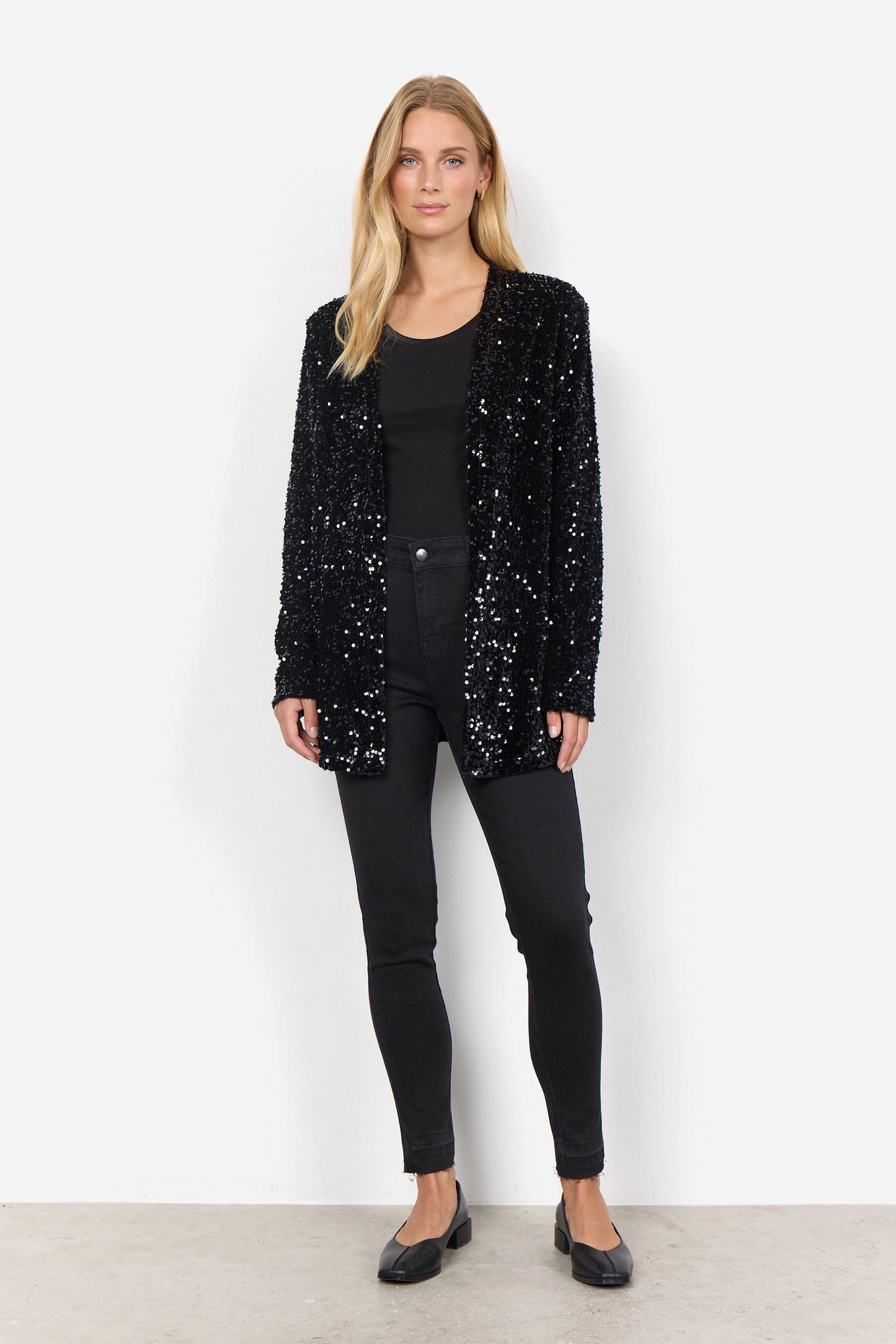 Vira Blazer in Black Blazer Soyaconcept