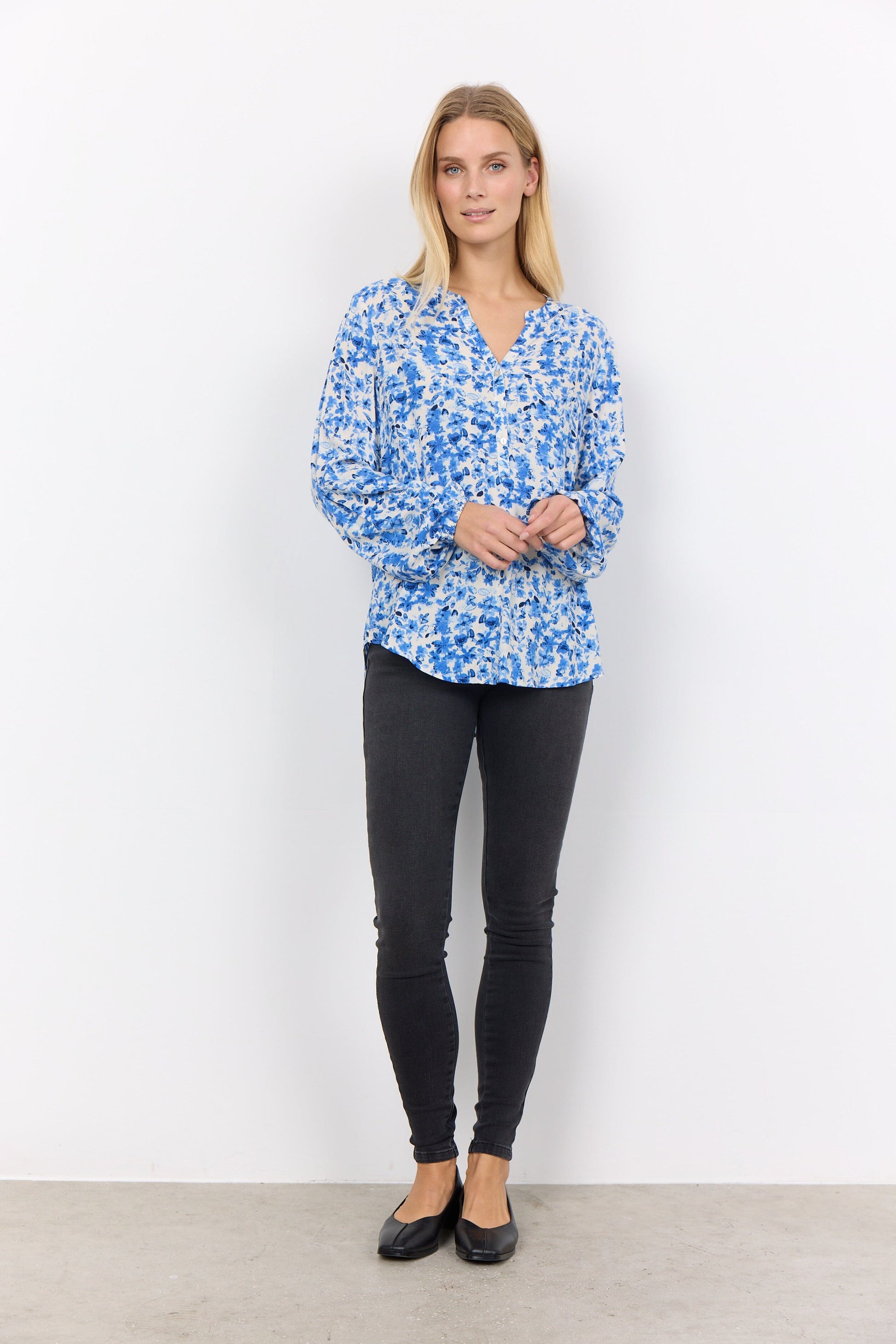 Doha Blouse in Crystal Blue Combi Blouse Soyaconcept 