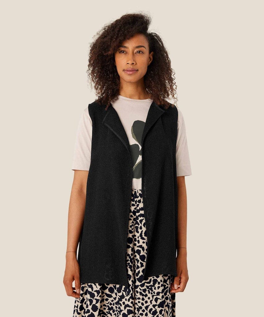 Jett Sleeveless Jacket in Black Jacket Masai 