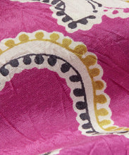 Load image into Gallery viewer, Alo Scarf in Wild Aster Scarf Masai 
