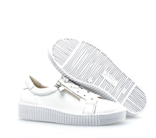 Load image into Gallery viewer, Cervo Low Sneaker in Off White Footwear Gabor 
