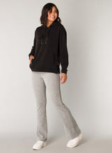 Load image into Gallery viewer, Gille Essential Sweatshirt in Black Sweatshirt Yest 
