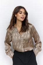 Load image into Gallery viewer, Janine Shirt in Camel Combi Shirt Soyaconcept 
