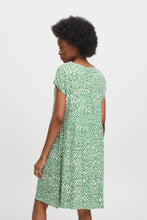 Load image into Gallery viewer, Lisa Dress in Greenbiar Ikat Print Dress Ichi 
