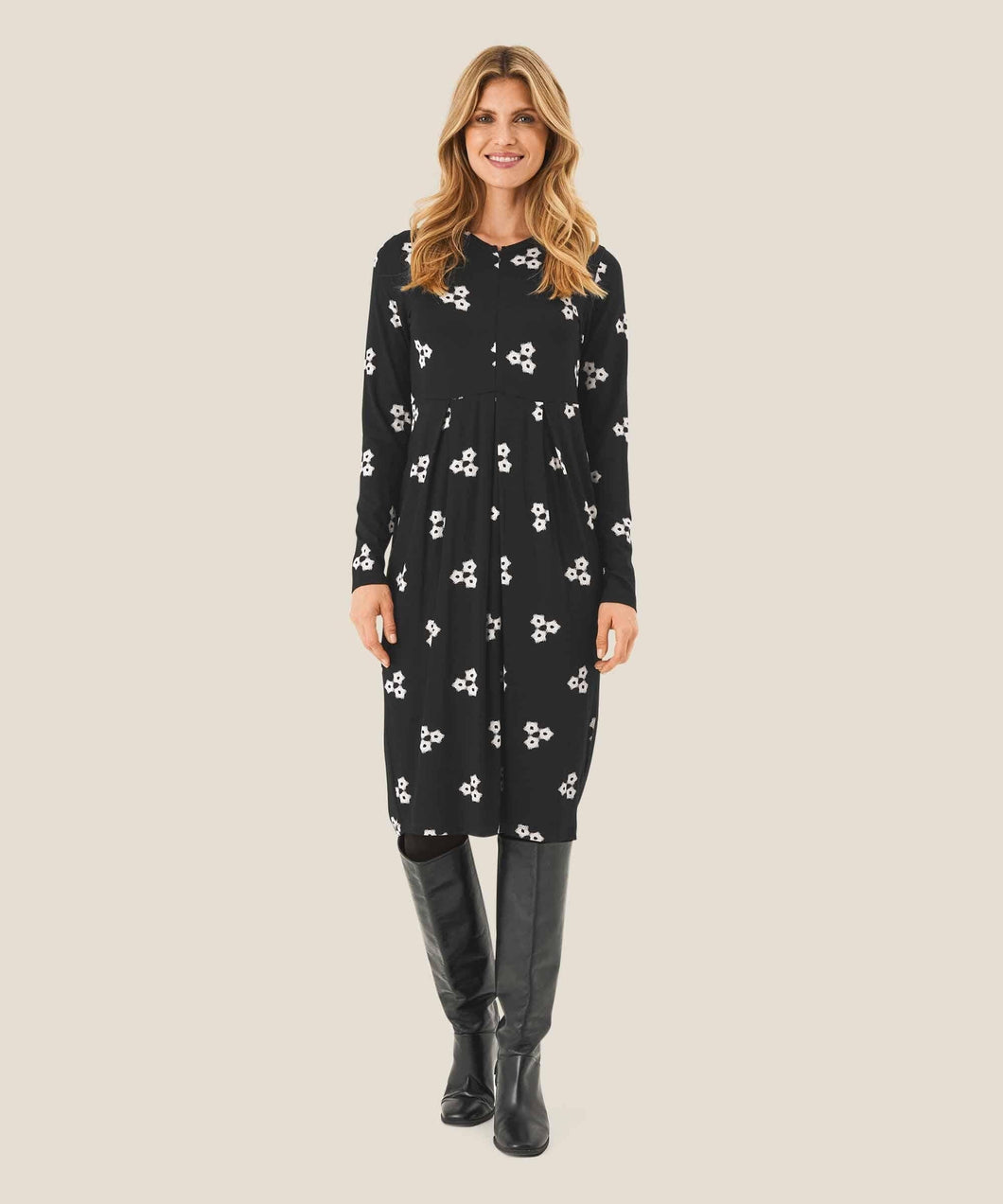 Namoli Long Sleeve Dress in Black Dress Masai 