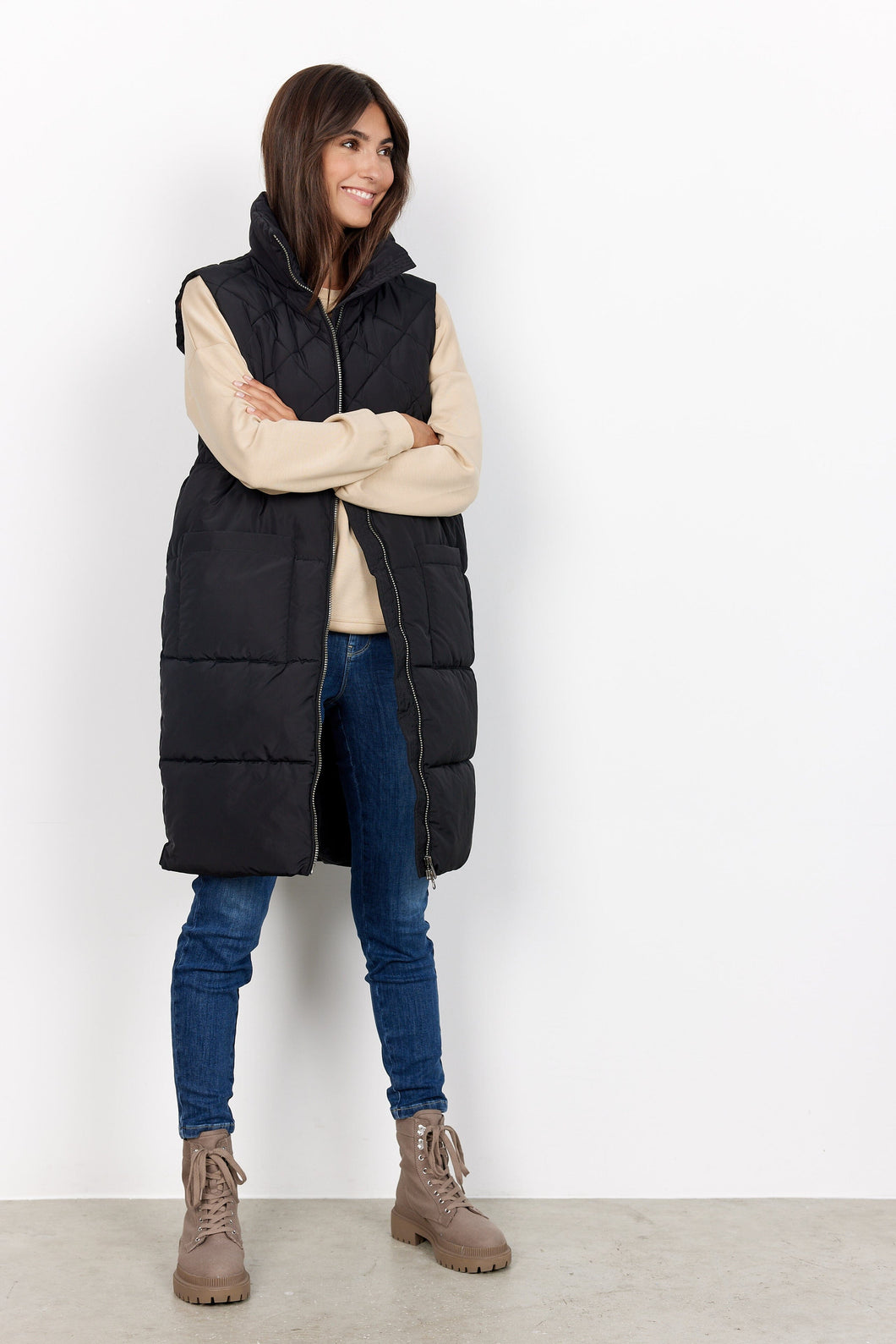 Nina Waistcoat in Black Coat Soyaconcept 