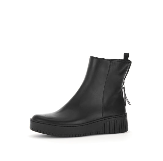 Plain Leather Boots with Zipper in Black Footwear Gabor 