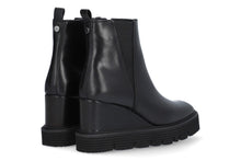 Load image into Gallery viewer, Sidney Tractor Sole Leather Boot in Black Footwear ALPE 

