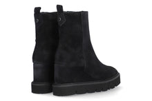 Load image into Gallery viewer, Sidney Tractor Sole Suede Boot in Black Footwear ALPE 
