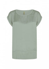Load image into Gallery viewer, Thilde T Shirt in Shadow Green Top Soyaconcept 
