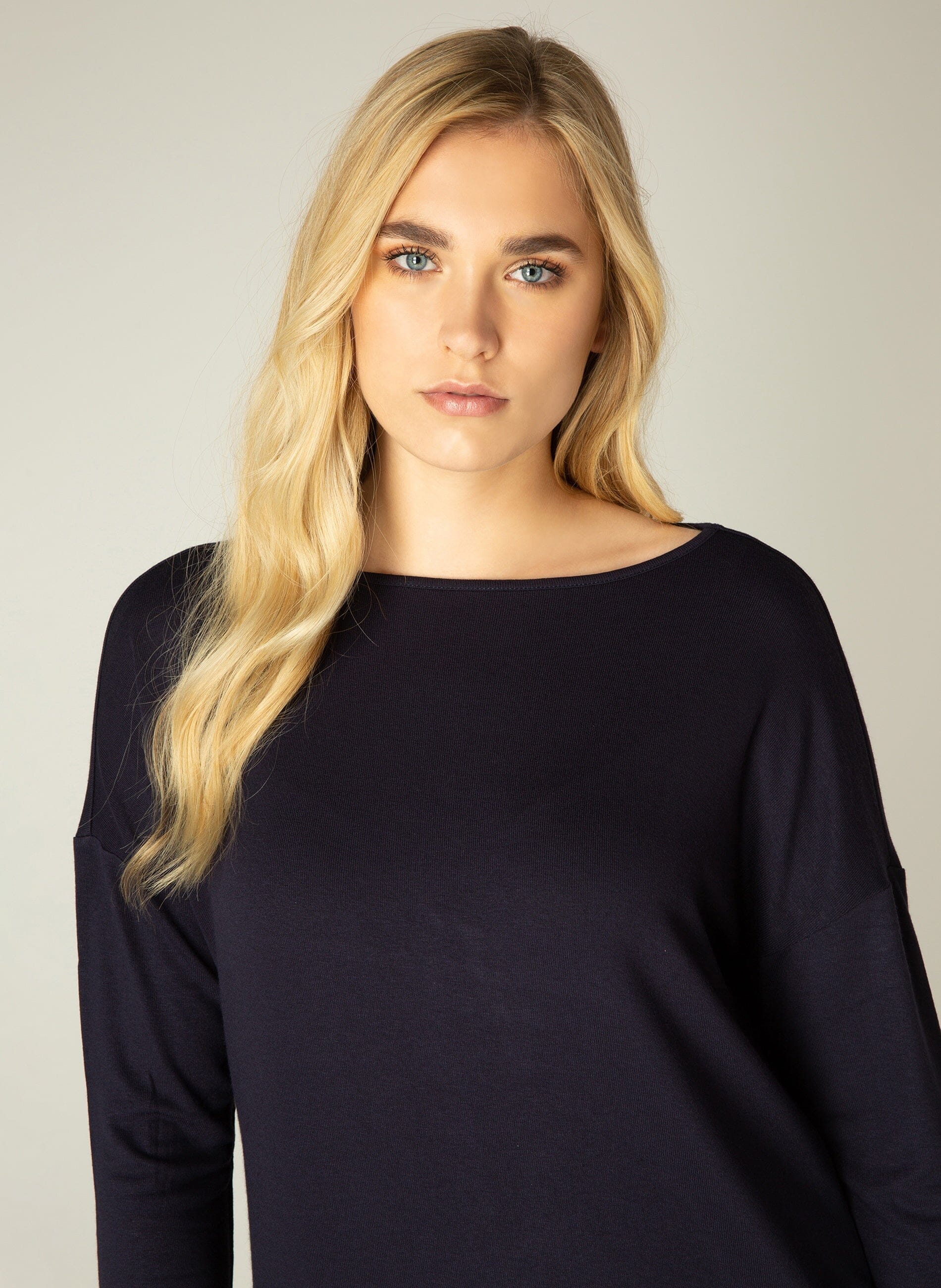 Yessi Loose Top in Navy Top Base Level 